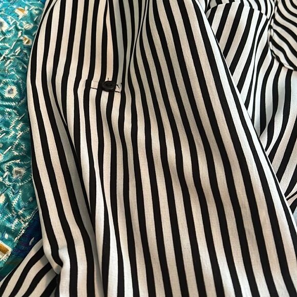 STUDIO WORKS plus size blouse. Black / cream stripe. 2X - Picture 7 of 9